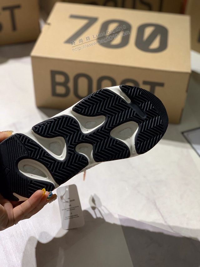 Adidas鞋 阿迪達斯真標巴斯夫真爆 侃爺椰子700 Adidas椰子鞋 男女同款  hdx13264